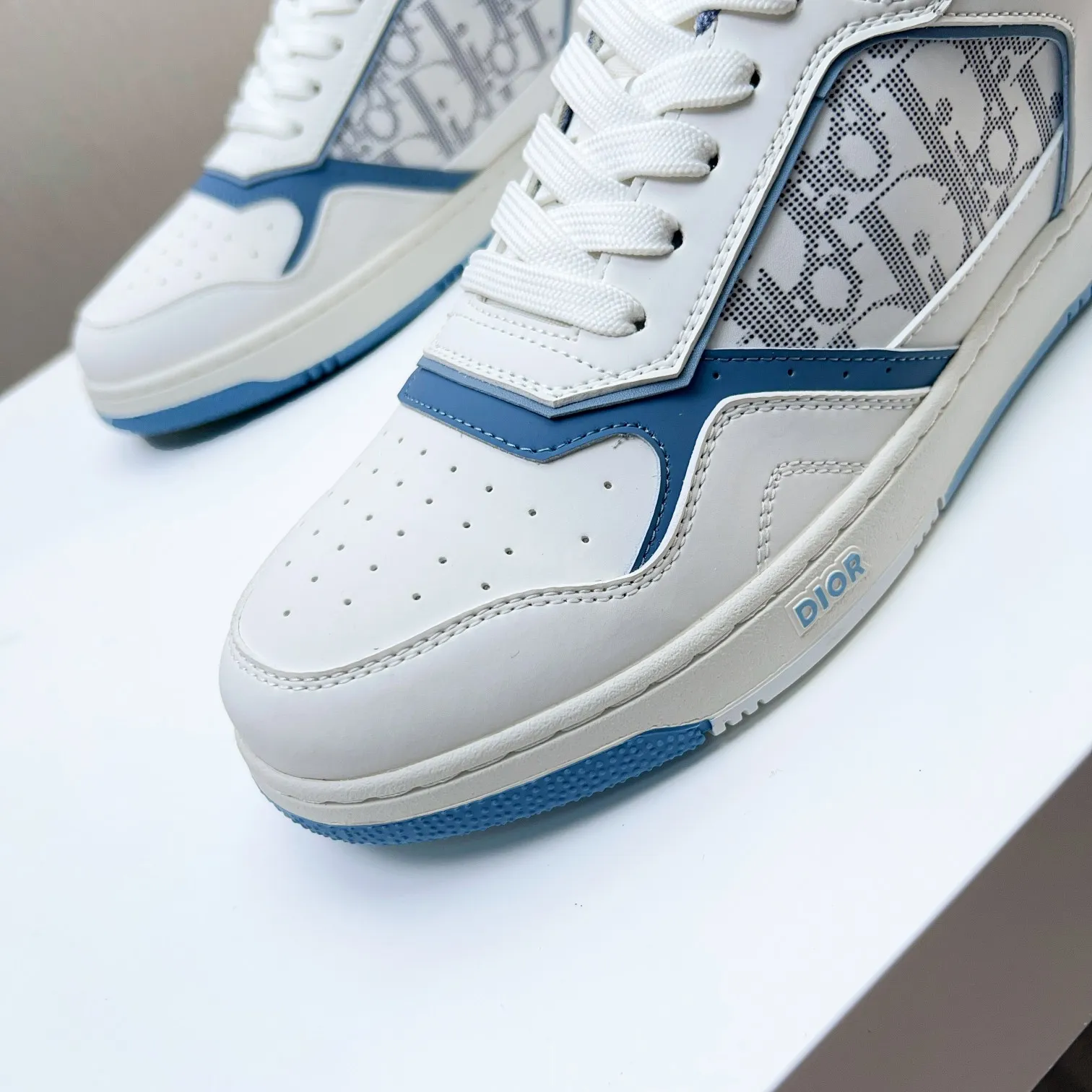 Men's Men's Shoes 💰400 [New] 🦩🦩Dior - Low-top sneakers 2025 spring men's collection new arrivals [Celebrate][Celebrate][Celebrate], reinterpret the basketball shoe design and become a classic Dior item [Strong][Strong][Strong], crafted in black and cream white smooth cowhide with beige suede, leather display on the side The CD logo, tongue, sole and back side are decorated with various distinctive details to enhance the style[666][666], while eyelet details, topstitching and rubber panels highlight the dynamic charm of its athletic style[strong][strong][strong]. It has a two-color rubber sole, which can be matched with various clothing to create a refined look. Size: 38 to 44 (45 can be customized